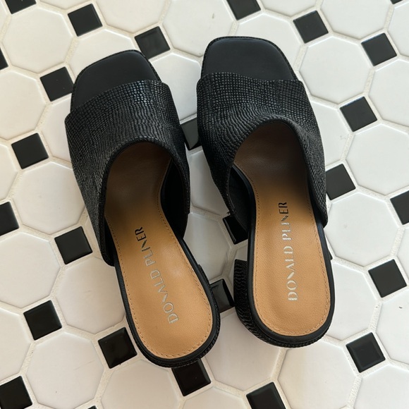 Donald Pliner Black Leather Textured Heeled Mules size 5.5 - Picture 3 of 6